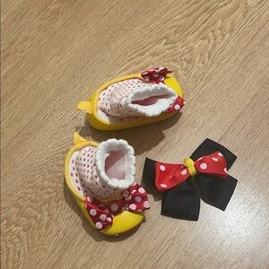 Miney mouse shoes and Bow 6-9 months
